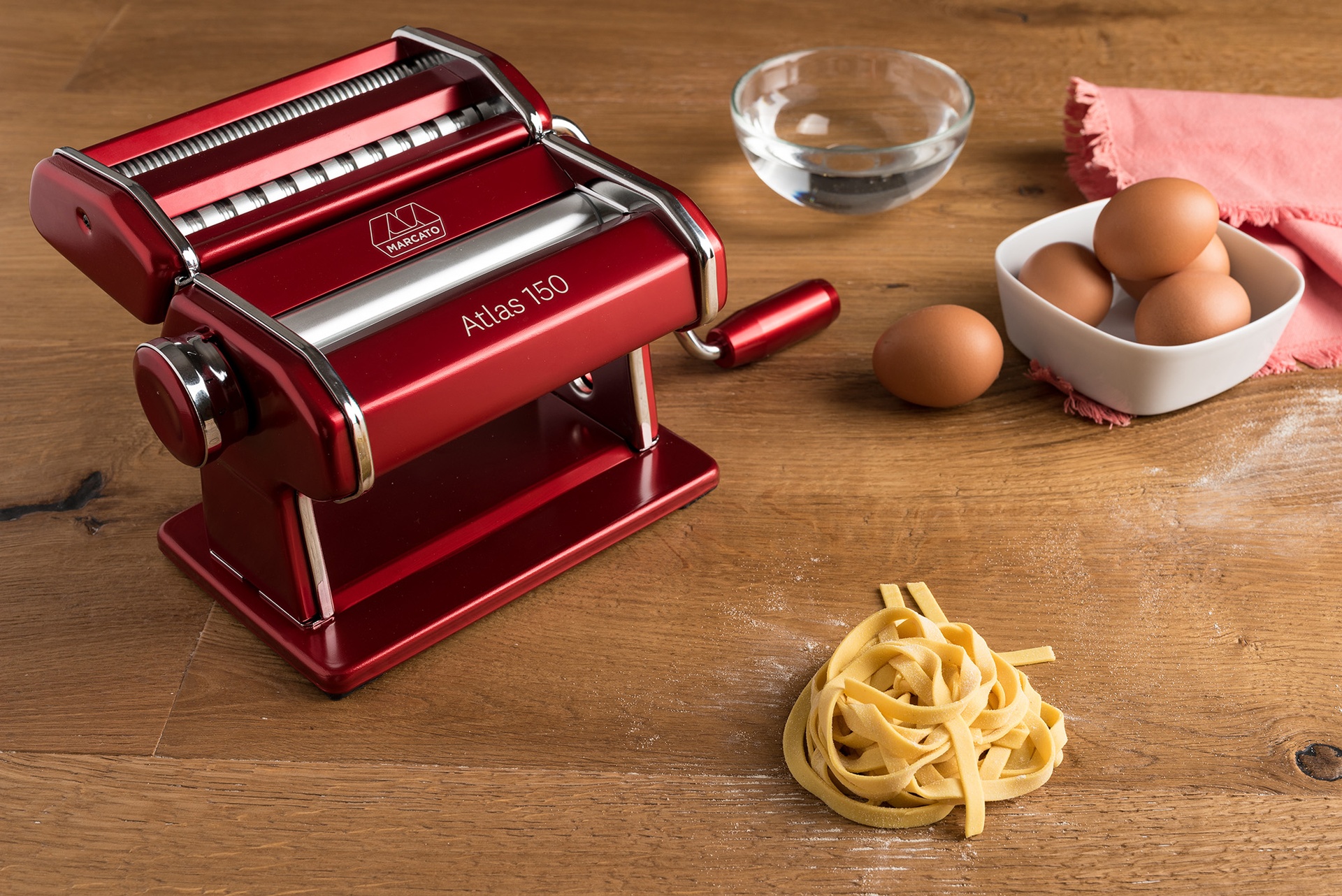Set Masina de paste Marcato RED PLUS si Pastawheel RED | Domestika.ro