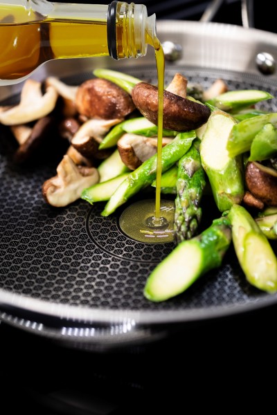 Tigaie de inox ELO Relief, 28 cm, antiaderenta, indestructibila, tehnologie Weilburger C3 honeycomb | Domestika.ro