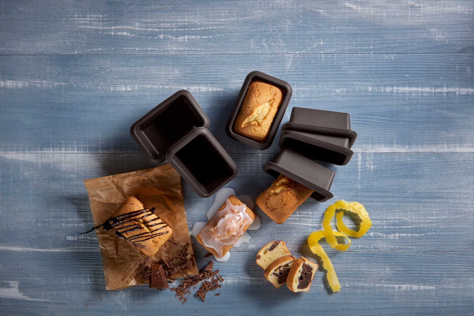 Set de 6 forme LURCH FlexiForm Mini Batzen din silicon platinat, culoare maro | Domestika.ro