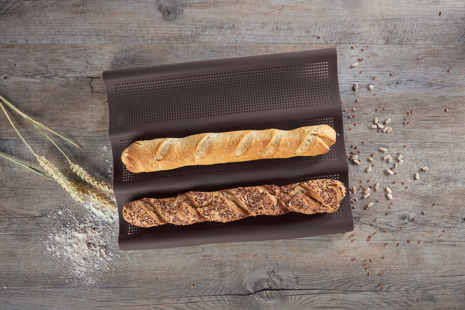 Forma pentru baghete LURCH FlexiForm, 36 x 28,5 cm, 3 cavitati, culoare maro | Domestika.ro