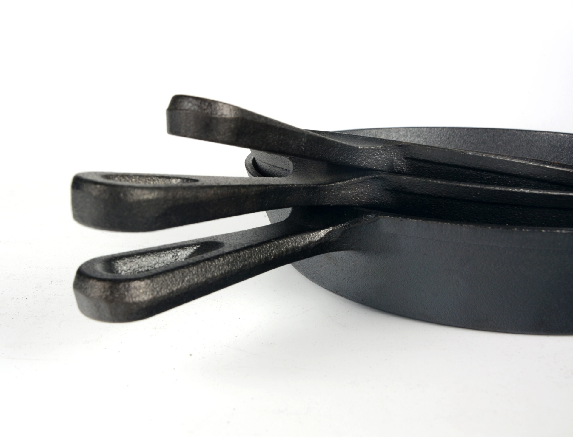 Set de 3 tigai din fonta Eternity 16x3, 19.5x4 si 25x5 cm | Domestika.ro