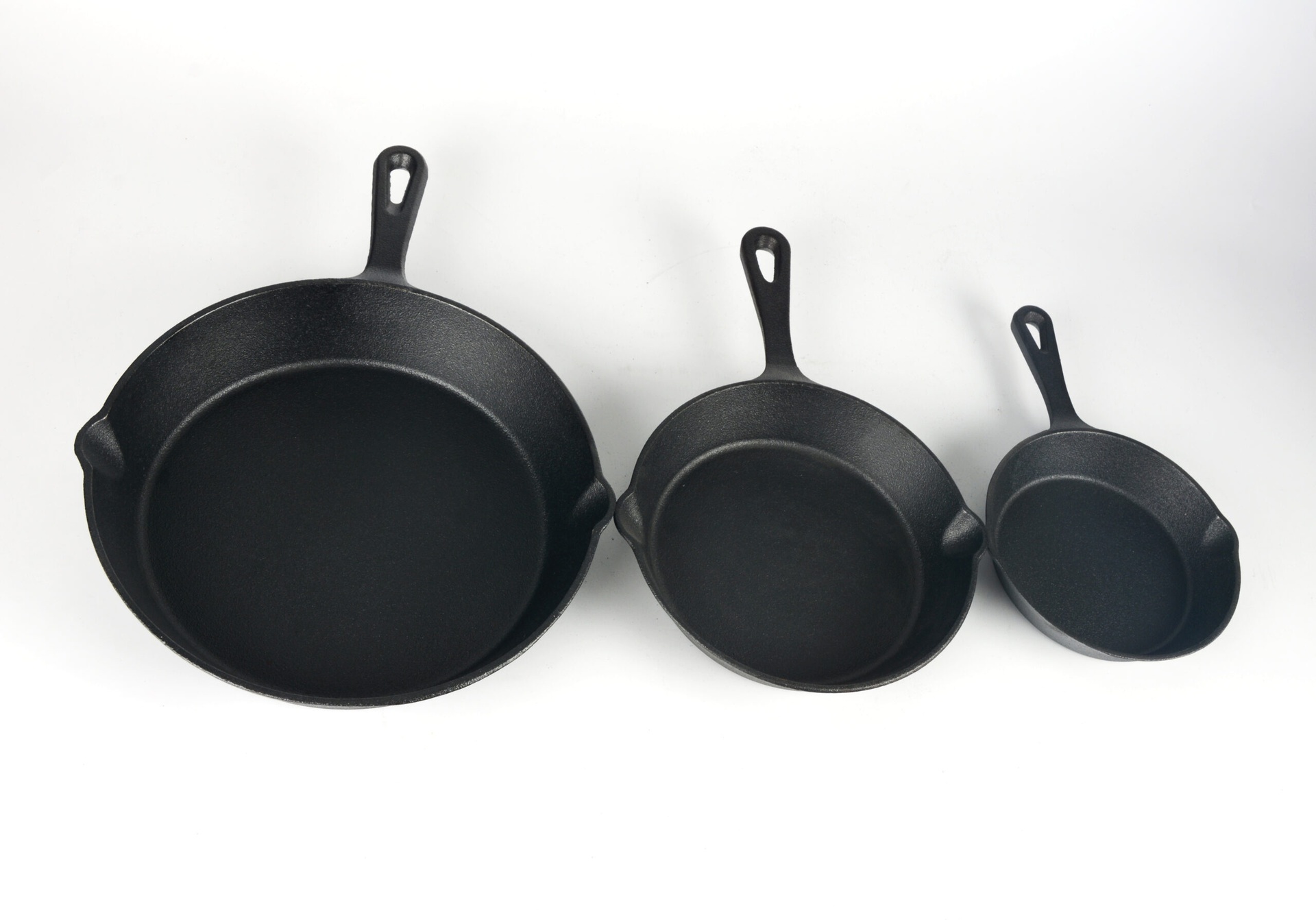 Set de 3 tigai din fonta Eternity 16x3, 19.5x4 si 25x5 cm | Domestika.ro