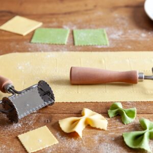 Accesoriu de taiere Pasta Cutters Marcato pentru biscuiti si paste frunzulite | Domestika.ro