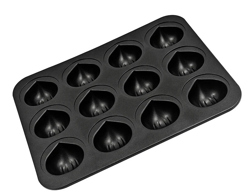 Tava pentru nuci CHEFMADE Black cu 12 forme și fursecuri gata coapte