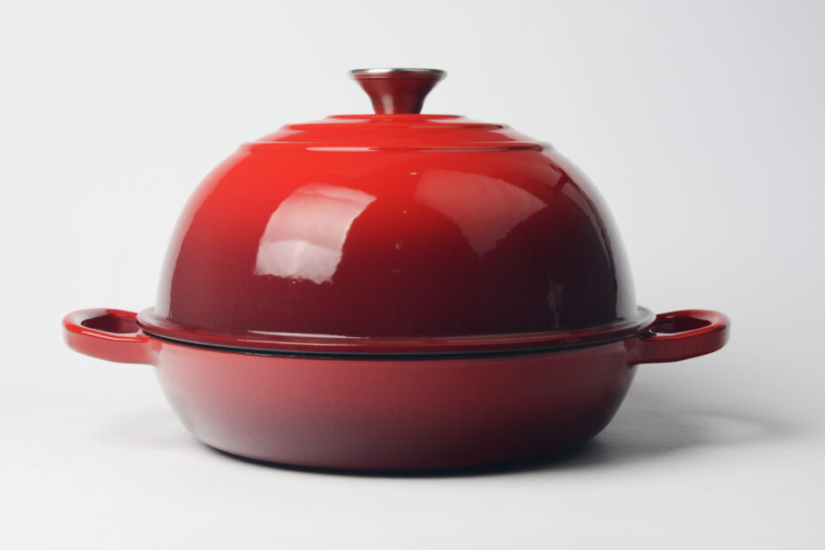 Oala dubla de tuci emailata Bake With Me, rosie, 26 cm, folosita pentru coacerea painii de casa
